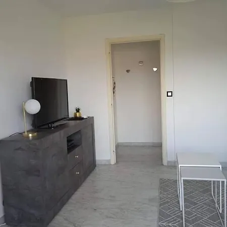 Quiet Air-condit-swim. Pool Tennis אנטיב